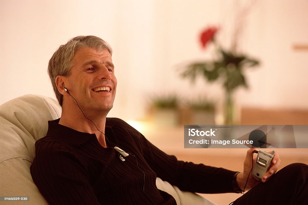 Homme profitant d'une conversation téléphonique - Photo de Adulte d'âge mûr libre de droits
