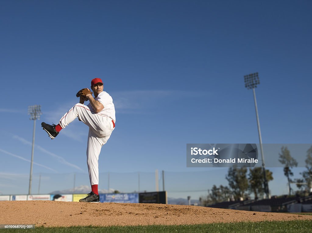 États-Unis, en Californie, de San Bernardino, de lancer Terrain de baseball-Lanceur - Photo de Lanceur de baseball libre de droits