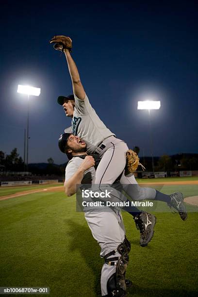 Foto de Eua Califórnia San Bernardino Baseball Players Celebrando Vi e mais fotos de stock de Jogador de Beisebol