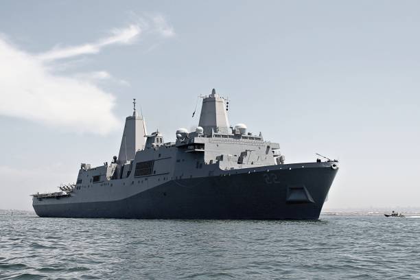 SEA BEAST The USS Somerset (LPD-25) looms over a Naval Special Warfare boat in the San Diego Bay. military ship stock pictures, royalty-free photos & images