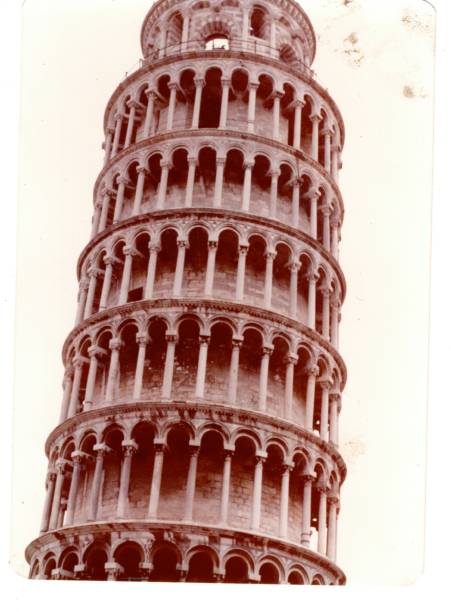 1970s VINTAGE PHOTO OF LEANING TOWER OF PISA 1970s VINTAGE PHOTO OF LEANING TOWER OF PISA taken with kodak kodachrome yt stock pictures, royalty-free photos & images