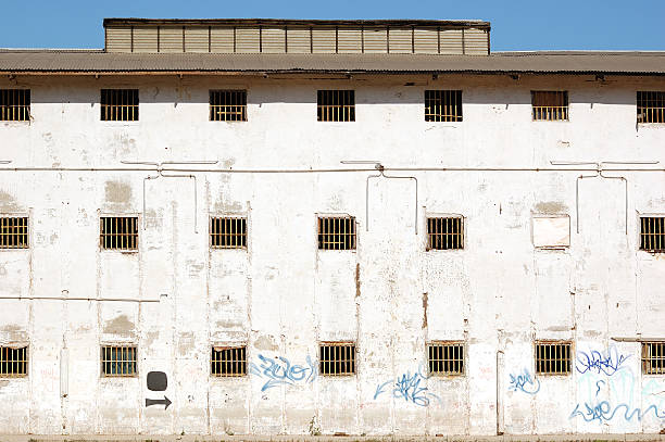 abandonado prision - prision imagens e fotografias de stock