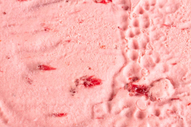 abstrakte nahaufnahme von erdbeereis - ice cream fancy stock-fotos und bilder