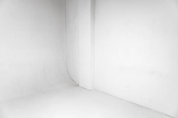 intérieur abstrait vide de studio photo blanc - fond cyclo photos et images de collection