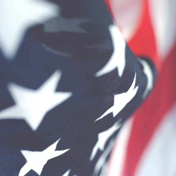 абстрактное квадратное фото американского флага. - july 4 стоковые фото и изображения