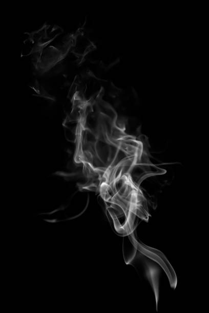 humo blanco abstracto sobre fondo negro. humo sobre fondo negro - smoke on black fotografías e imágenes de stock