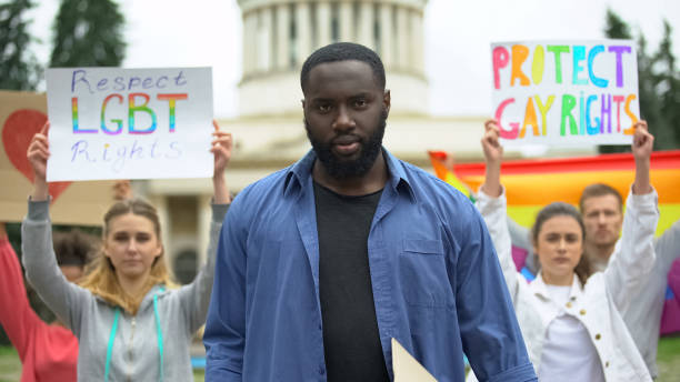 activisten vechten voor lgbt-rechten, veeleisend om homo's en lesbiennes te respecteren - gay demonstration stockfoto's en -beelden