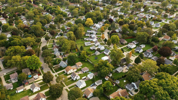 Aerial drone view of American suburban neighborhood at daytime. Establishing shot of America's  suburb. Residential single family houses pattern Aerial drone view of American suburban neighborhood at daytime. Establishing shot of America's  suburb. Residential single family houses pattern milwaukee shooting stock pictures, royalty-free photos & images