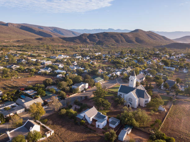 luchtlucht over klein stadsdorp, in zuid-afrika, mcgregor - robertson stockfoto's en -beelden