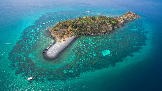 タイ南部サトゥン県リペ島タルタオ国立海洋公園での航空写真 アンダマン海のストックフォトや画像を多数ご用意 Istock