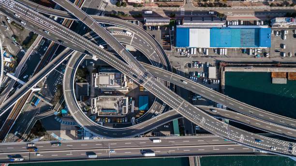 大阪市、大阪、関西の都市における空中ビューインターチェンジ高速道路と高架橋 - 近畿地方 ストックフォトと画像