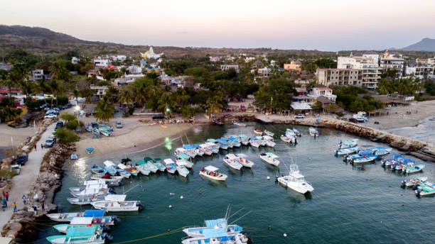 vista aerea di una marina a punta de mita, nayarit, messico - de mita foto e immagini stock