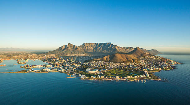 вид с воздуха на кейптаун, южная африка - south africa стоковые фото и изображения