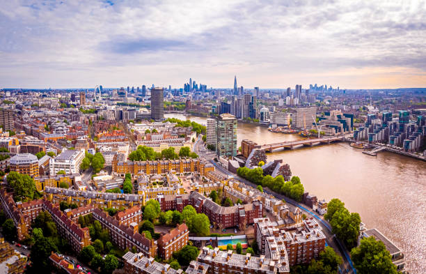 вид с воздуха на центр лондона, великобритания - chelsea стоковые фото и изображения