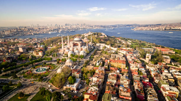 flygfoto över hagia sophia i istanbul, turkiet - istanbul blue mosque skyline bildbanksfoton och bilder