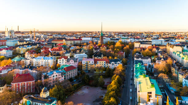 havadan görünümü helsinki city.sky ve bulutlar ve renkli binalar. helsinki, finlandiya. - finland stok fotoğraflar ve resimler