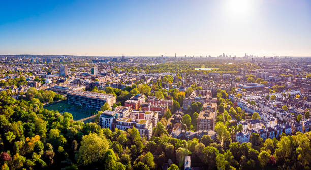 вид с воздуха на кенсингтон утром, лондон, великобритания - chelsea стоковые фото и изображения