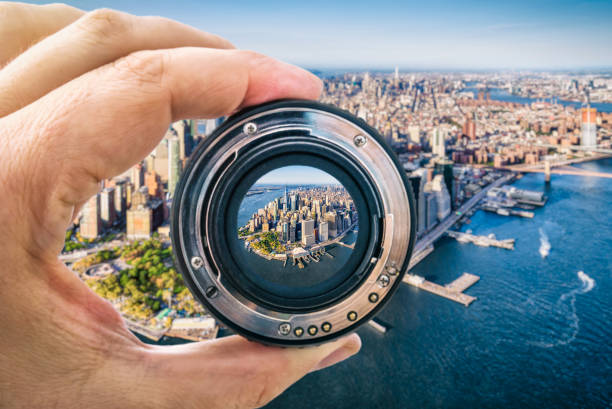 luftaufnahme von lower manhattan durch ein dsrl kameraobjektiv, new york city, usa - bildschärfe stock-fotos und bilder