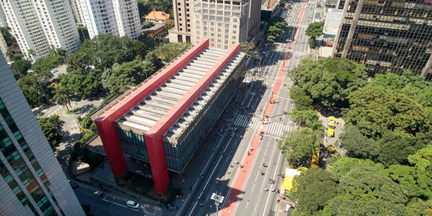 vista aérea do museu de masp na cidade de sao paulo. - masp - fotografias e filmes do acervo