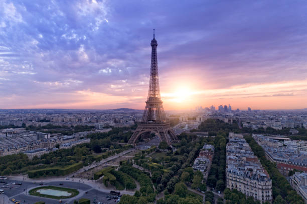 aerial view of paris skyline with eiffel tower during sunset - paris night imagens e fotografias de stock