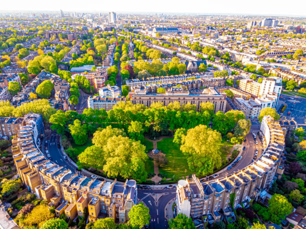 вид с воздуха на королевский полумесяц утром, лондон, великобритания - chelsea стоковые фото и изображения