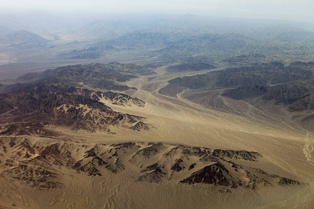 Pustynia Sechura Aerial-view-of-sechura-desert-meeting-the-andes-picture-id471316447?k=6&m=471316447&s=612x612&w=0&h=MaSxYoU0E2p82kf7fttwAV_jVDlgcbK2_1RMVl_vmtk=