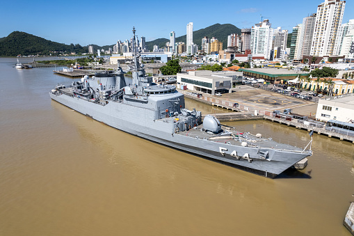 ブラジル海軍の船の航空写真は、イタハイ・アスー川で操縦を行います。 - ストックフォト・写真素材...