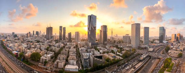 вид с воздуха на тель-авив-яфо, израиль - tel aviv стоковые фото и изображения