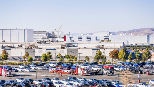 vista aérea de la fábrica de tesla ubicada en fremont, california - tesla motors fotografías e imágenes de stock