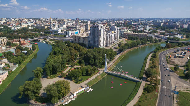 aerial view on the center of the big ukrainian city of kharkiv - kharkiv imagens e fotografias de stock