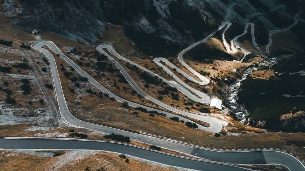luftbilder aus den alpen - stilfser joch stock-fotos und bilder