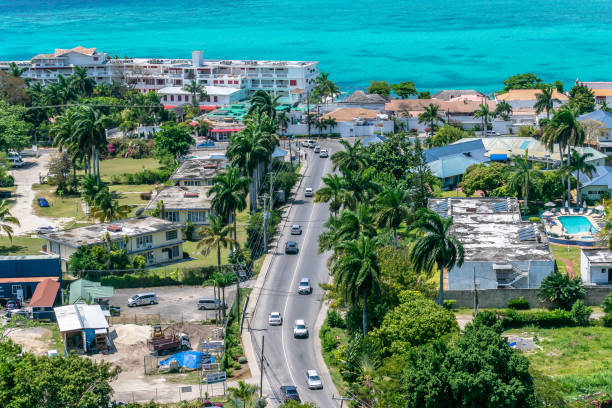 観光リゾートシティの空中/ドローンビューモンテゴ・ベイ, ジャマイカ - モンテゴ湾 写真 ストックフォトと画像