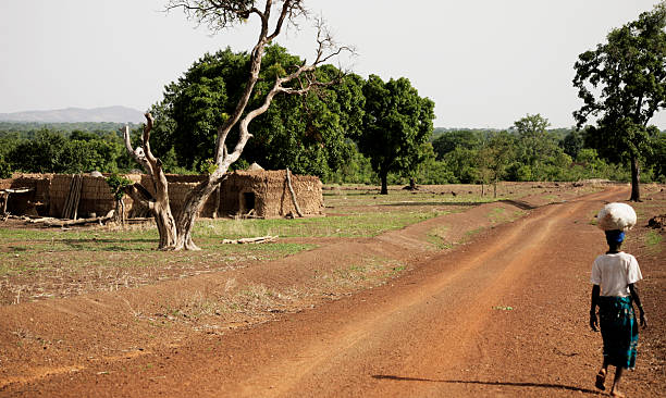 african assistance routière - burkina faso photos et images de collection