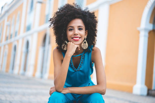 Afro fashion model Women, African Ethnicity, Smiling, Curly Hair, Beauty womenswear stock pictures, royalty-free photos & images