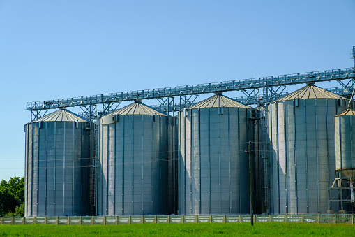 Agricultural Silos. Storage and drying of grains, wheat, corn. Harvesting.