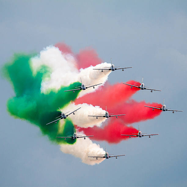air show - italienisches militär stock-fotos und bilder