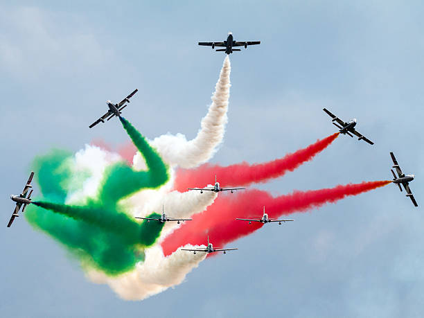 air show - italienisches militär stock-fotos und bilder