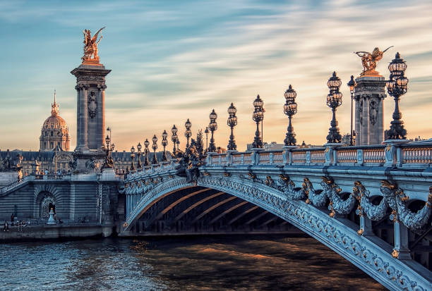 alexandre iii bridge in paris - paris night imagens e fotografias de stock