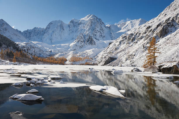 Altai mountains Snow-covered winter mountain lake, Russia, Siberia, Altai mountains, Chuya ridge. altai mountains stock pictures, royalty-free photos & images