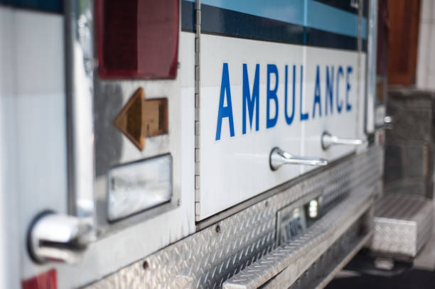 Ambulance Ambulance at the entrance of an emergency room ambulance stock pictures, royalty-free photos & images