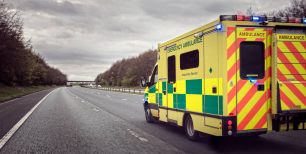 ambulans - ambulance stok fotoğraflar ve resimler