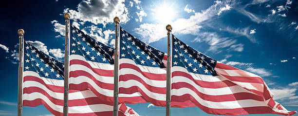 bandiera americana sventolare per il memorial day - culture immagine foto e immagini stock