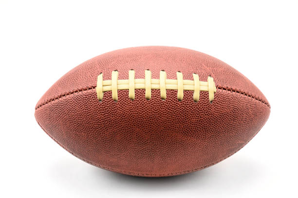 bola de fútbol americano sobre un fondo blanco - american football fotografías e imágenes de stock
