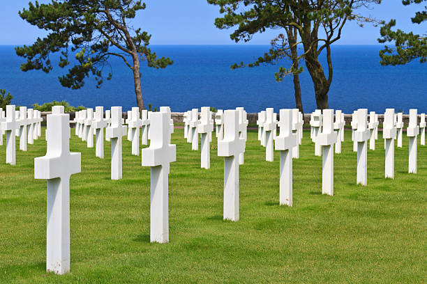американская война кладбище возле омаха-бич, нормандский (colleville-сюр - colleville стоковые фото и изображения