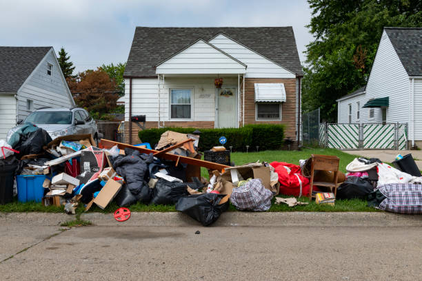 An evicted house at a suburban street with left belongings on the lawns near the 8 mile road, in the city of Detroit. Detroit, Michigan, USA - August 20, 2014: An evicted house at a suburban street with left belongings on the lawns near the 8 mile road, in the city of Detroit. foreclosure stock pictures, royalty-free photos & images