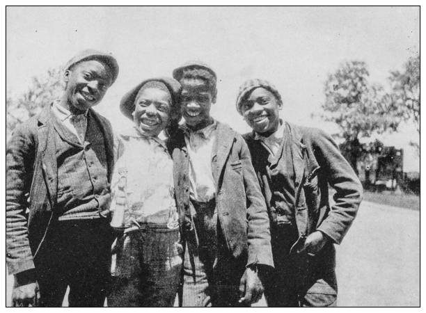 antieke zwart-witte foto: groep kinderen in zuidelijke v.s. - archiefbeelden stockfoto's en -beelden