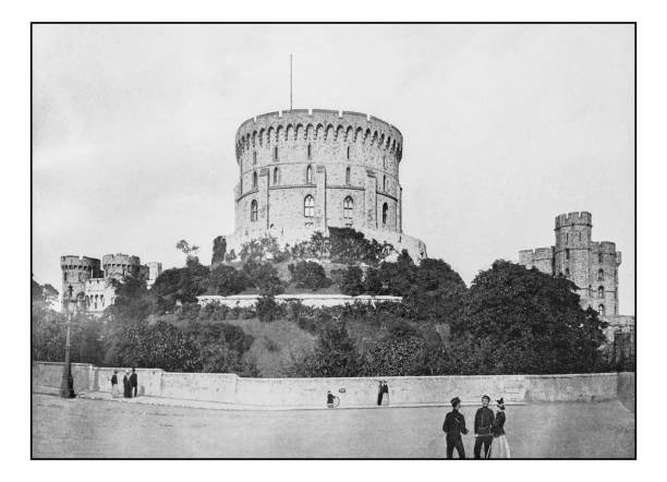 ilustraciones, imágenes clip art, dibujos animados e iconos de stock de antiguas fotografías de londres: windsor torre redonda - castillo de windsor