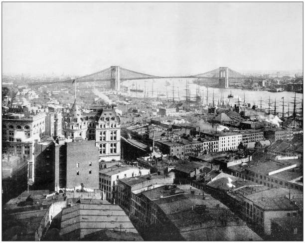 antikes foto des weltweit berühmten sehenswürdigkeiten: new york und brooklyn bridge - geschichtlich fotos stock-grafiken, -clipart, -cartoons und -symbole
