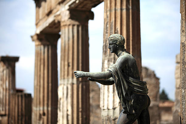 apollo statua di pompei, italia (tempio di apollo - pompei foto e immagini stock
