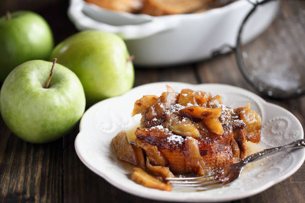 apple french toast casserole - rabanada imagens e fotografias de stock